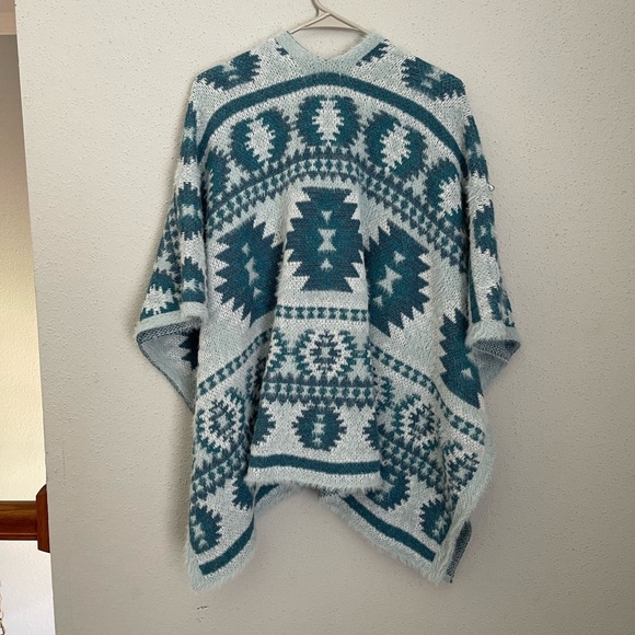 NWT Rockin’C Geometric Patterned Poncho Aztec Tribal - Picture 6 of 6